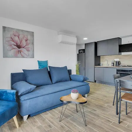 3 Bedroom Awesome In Holiday home